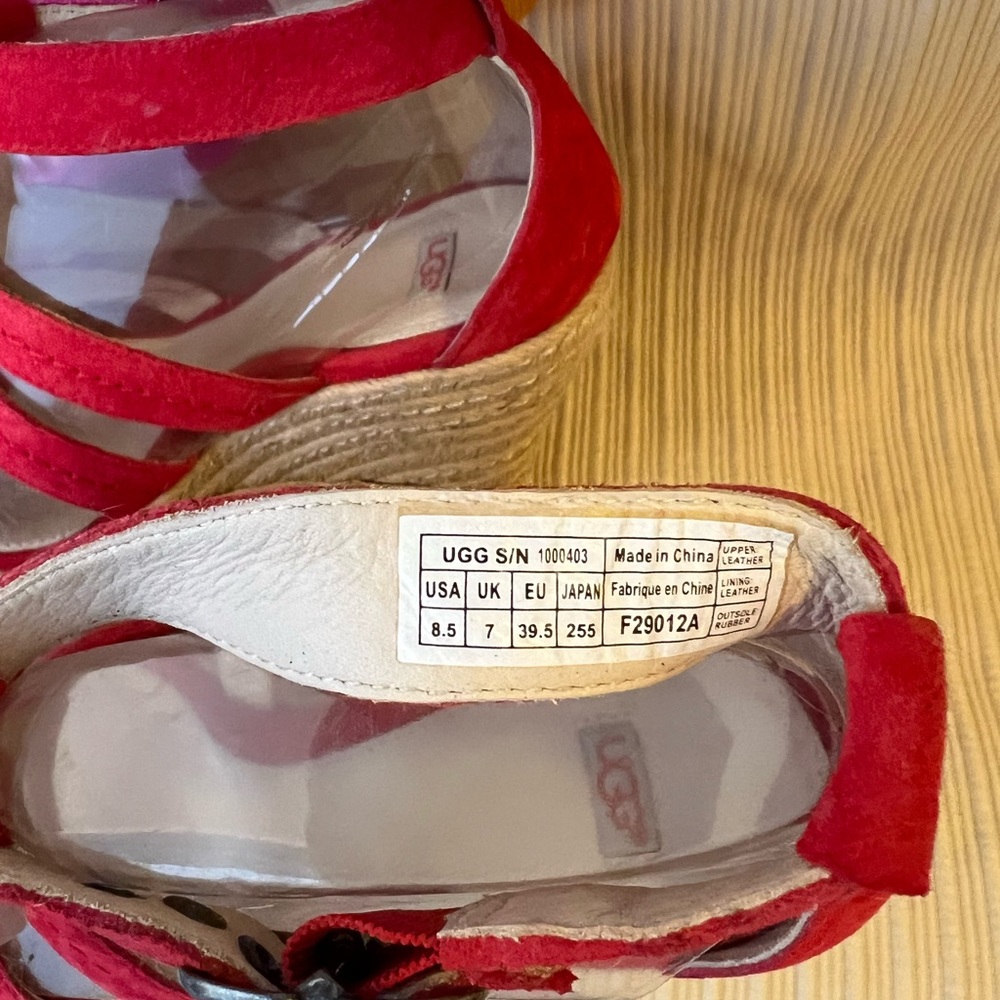 UGG’s never worn, just here at home, size 8.5 - Picture 4 of 4